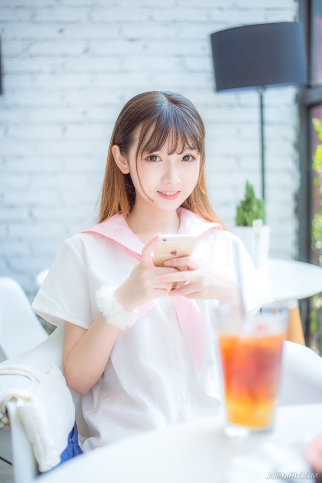 幸福是可以通过学习来获得的，尽管它不是我们的母语。——韩寒